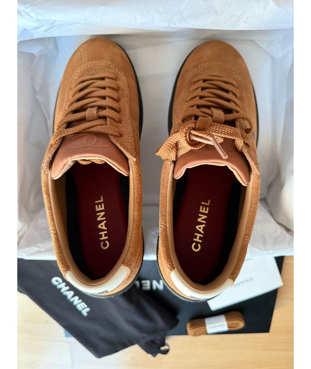 CHANEL Коричневые замшевые кеды, фото 4