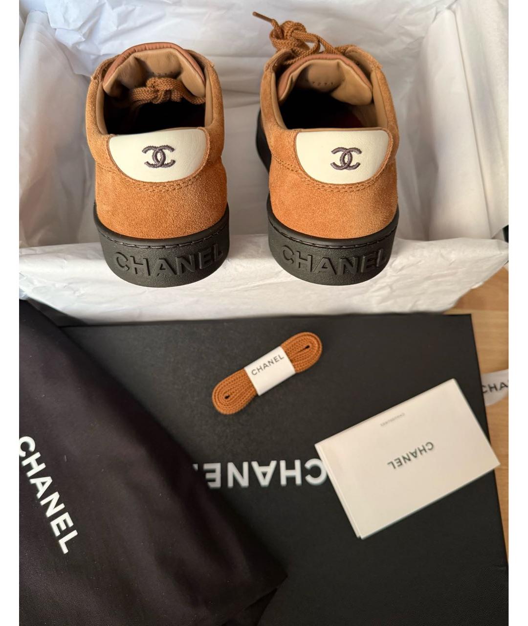 CHANEL Коричневые замшевые кеды, фото 3