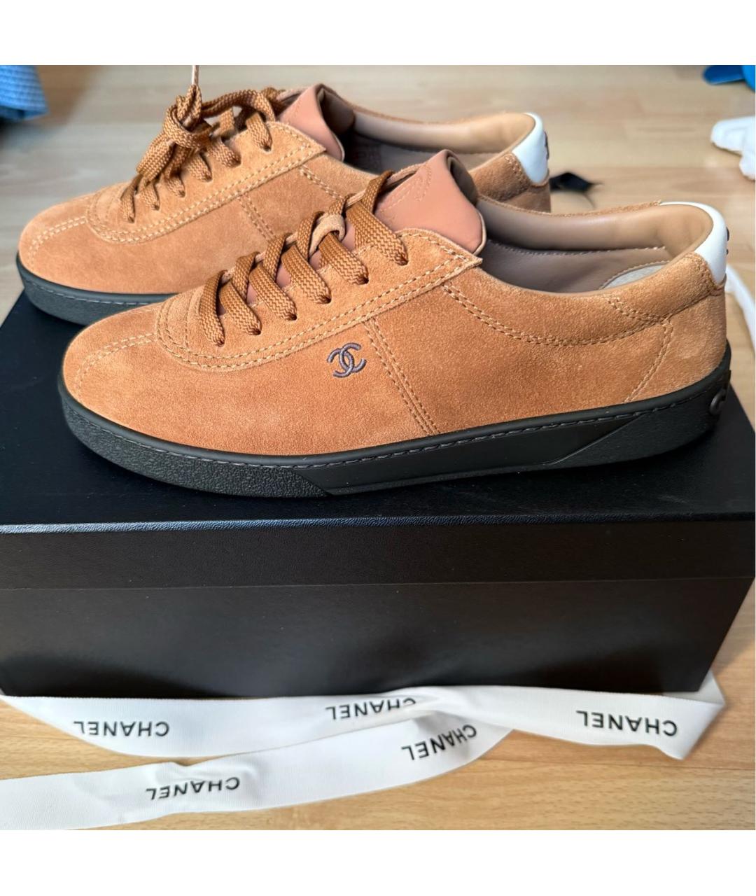 CHANEL Коричневые замшевые кеды, фото 5