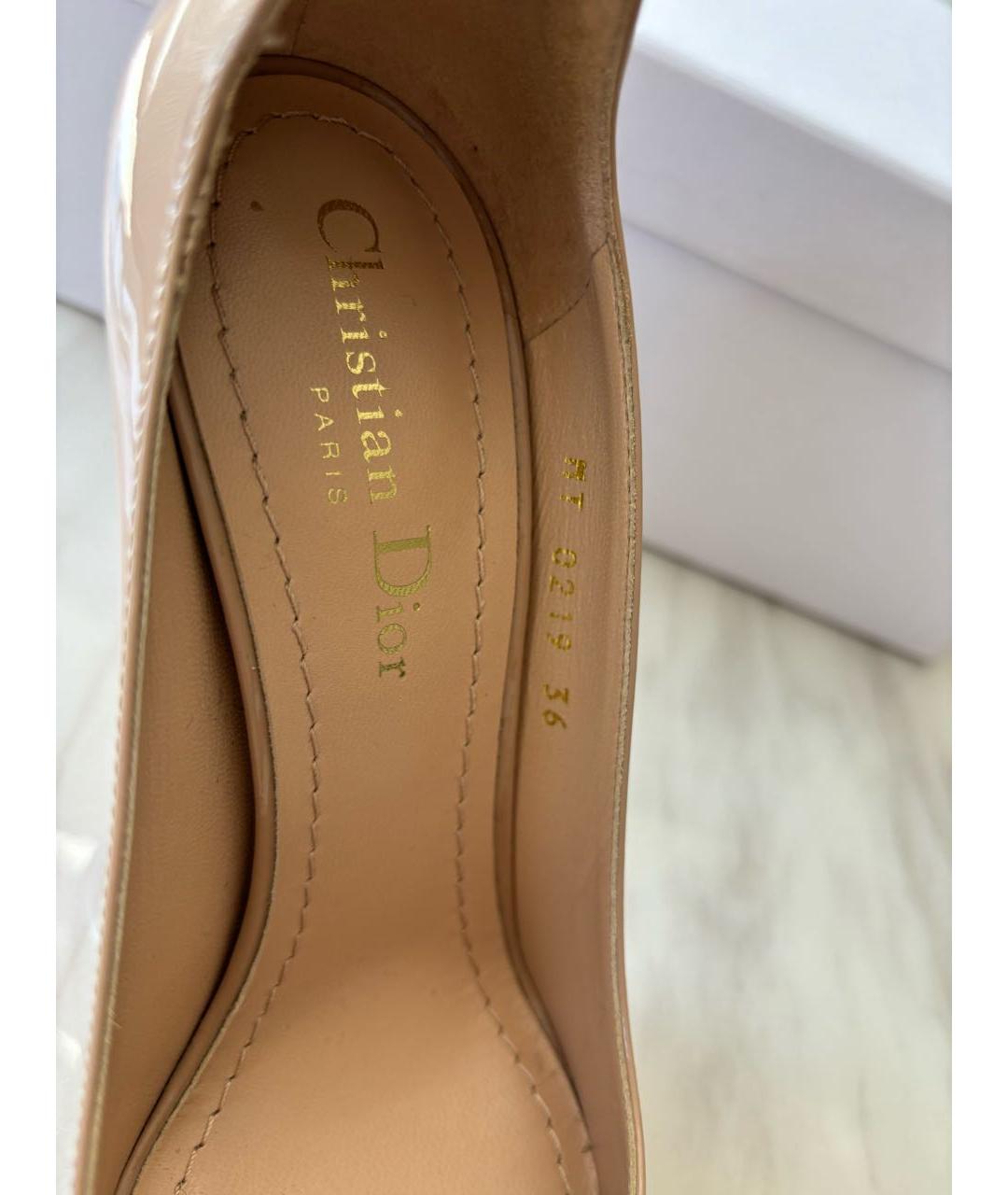 CHRISTIAN DIOR Бежевые туфли из лакированной кожи, фото 5