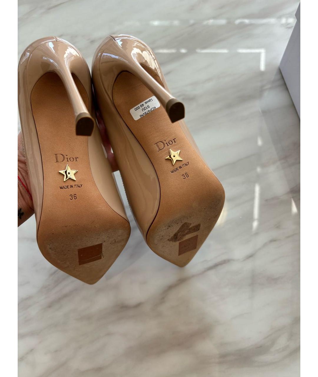 CHRISTIAN DIOR Бежевые туфли из лакированной кожи, фото 7