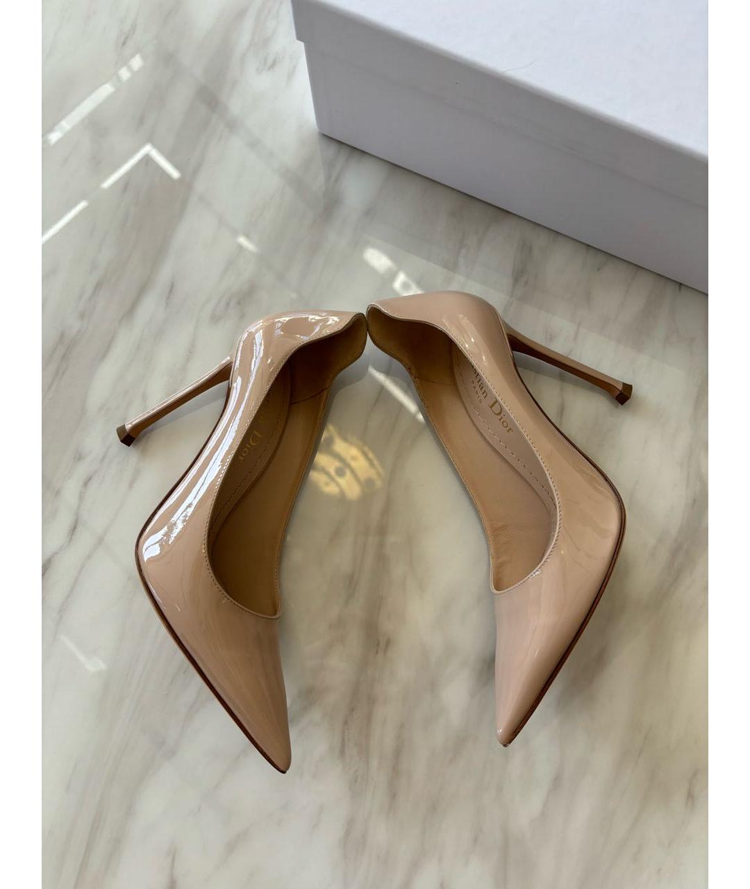 CHRISTIAN DIOR Бежевые туфли из лакированной кожи, фото 3