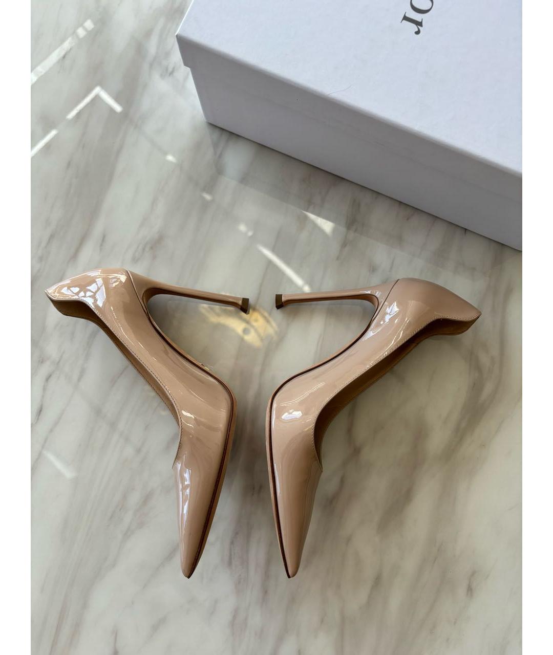 CHRISTIAN DIOR Бежевые туфли из лакированной кожи, фото 4