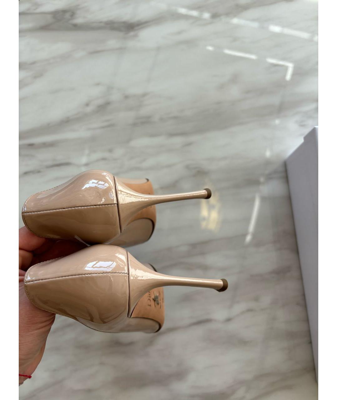 CHRISTIAN DIOR Бежевые туфли из лакированной кожи, фото 6