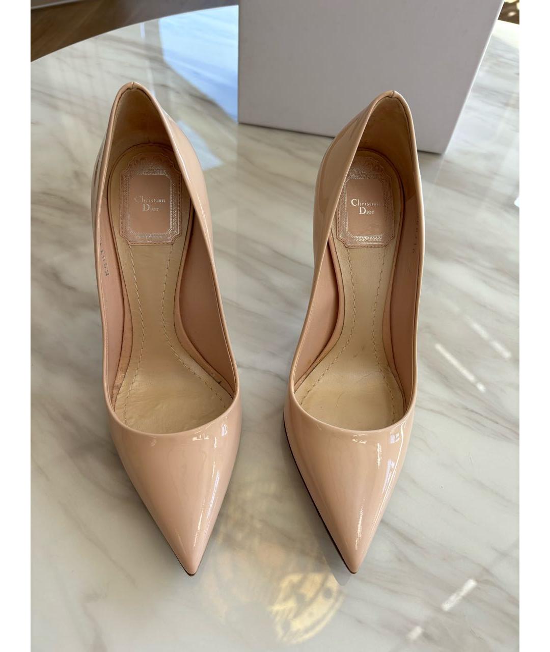 CHRISTIAN DIOR Бежевые туфли из лакированной кожи, фото 2