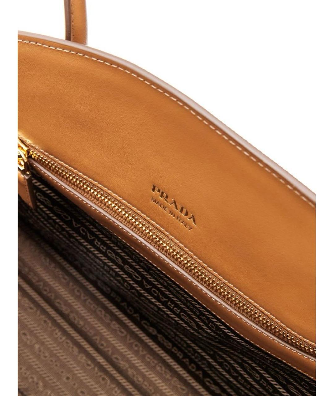 PRADA Коричневая кожаная сумка с короткими ручками, фото 3