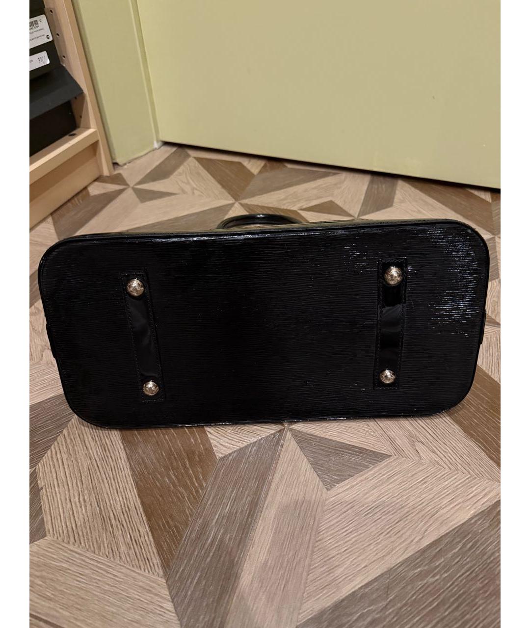 LOUIS VUITTON Черная сумка с короткими ручками из лакированной кожи, фото 8