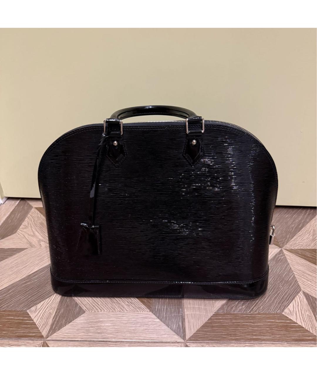 LOUIS VUITTON Черная сумка с короткими ручками из лакированной кожи, фото 2