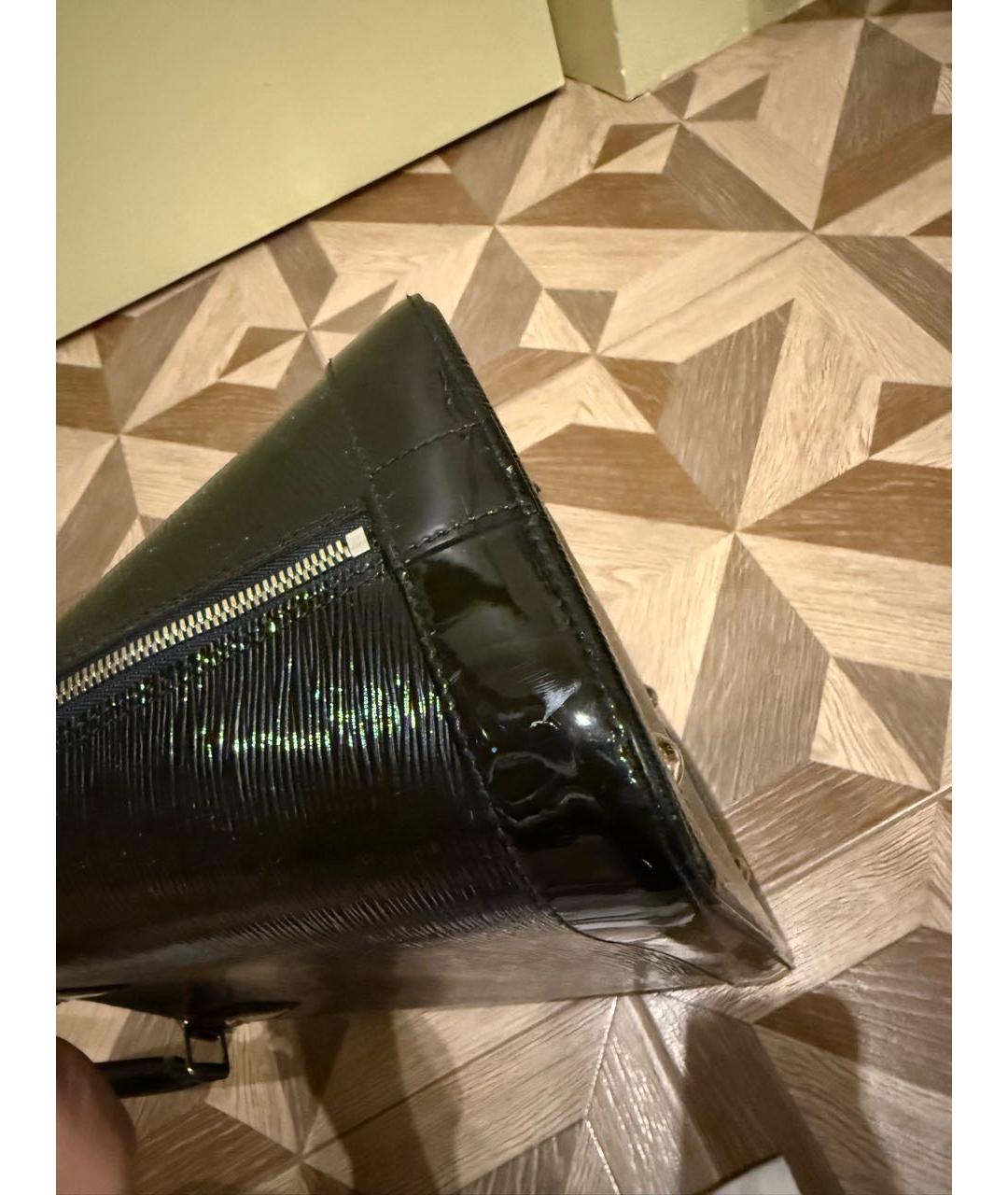 LOUIS VUITTON Черная сумка с короткими ручками из лакированной кожи, фото 7