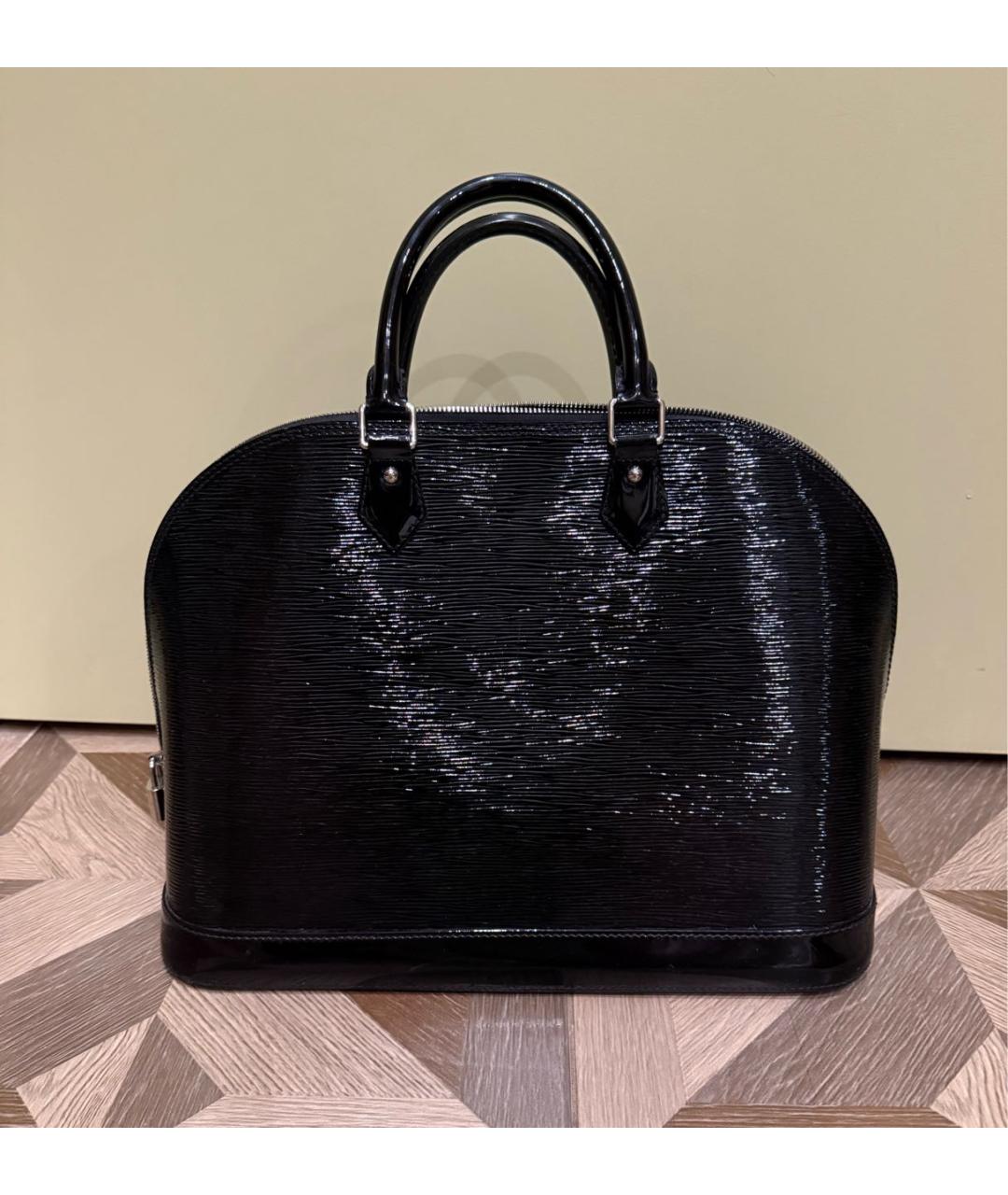 LOUIS VUITTON Черная сумка с короткими ручками из лакированной кожи, фото 9