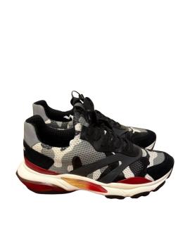 VALENTINO Низкие кроссовки / кеды