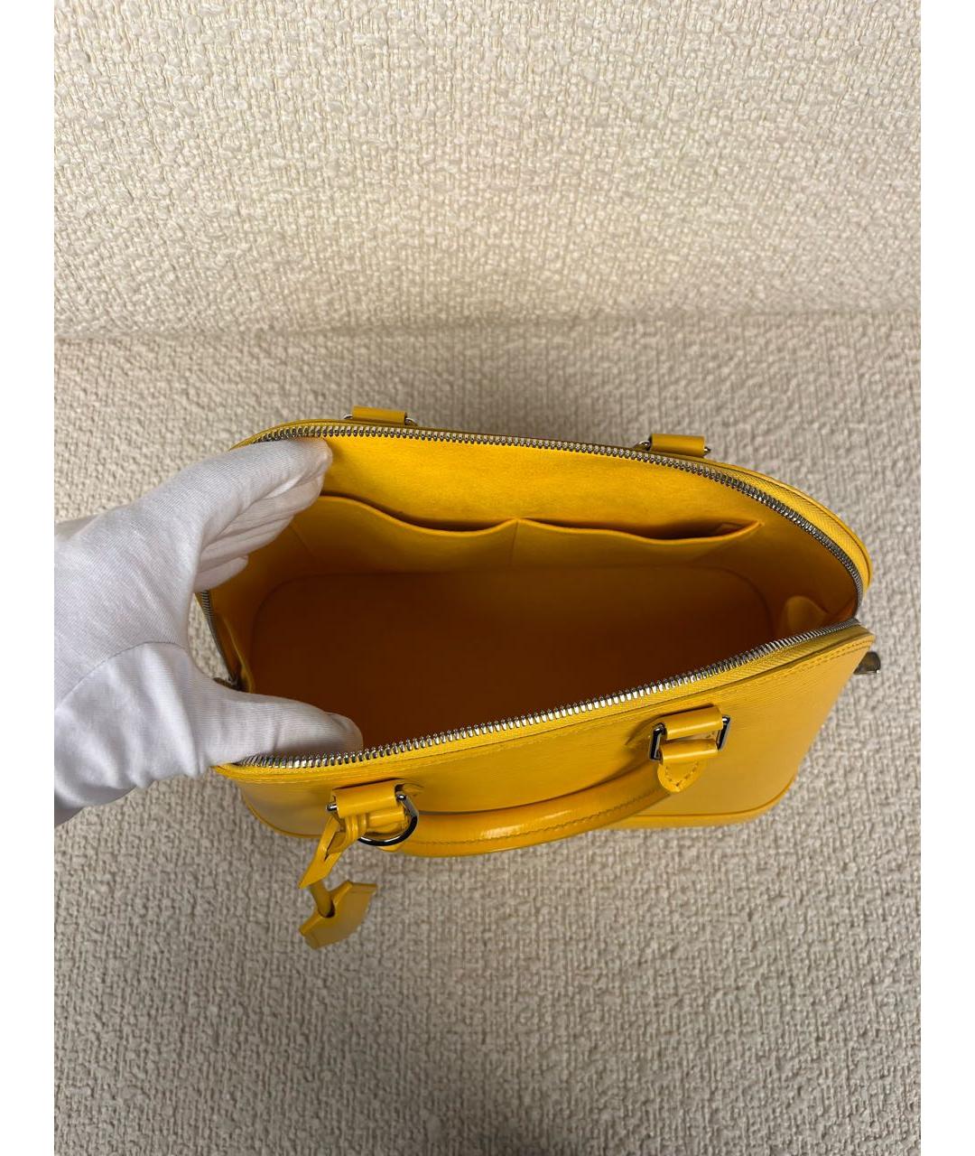 LOUIS VUITTON Горчичная кожаная сумка с короткими ручками, фото 4