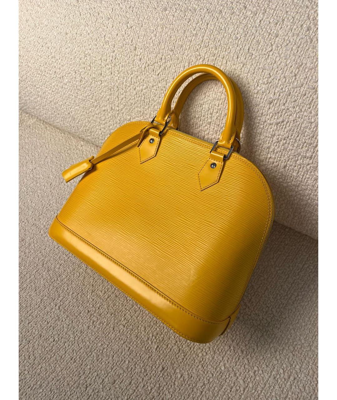 LOUIS VUITTON Горчичная кожаная сумка с короткими ручками, фото 5