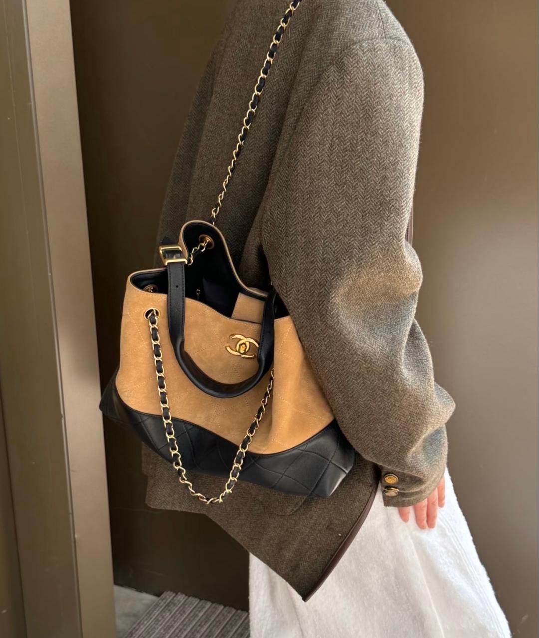 CHANEL Коричневая кожаная сумка тоут, фото 3