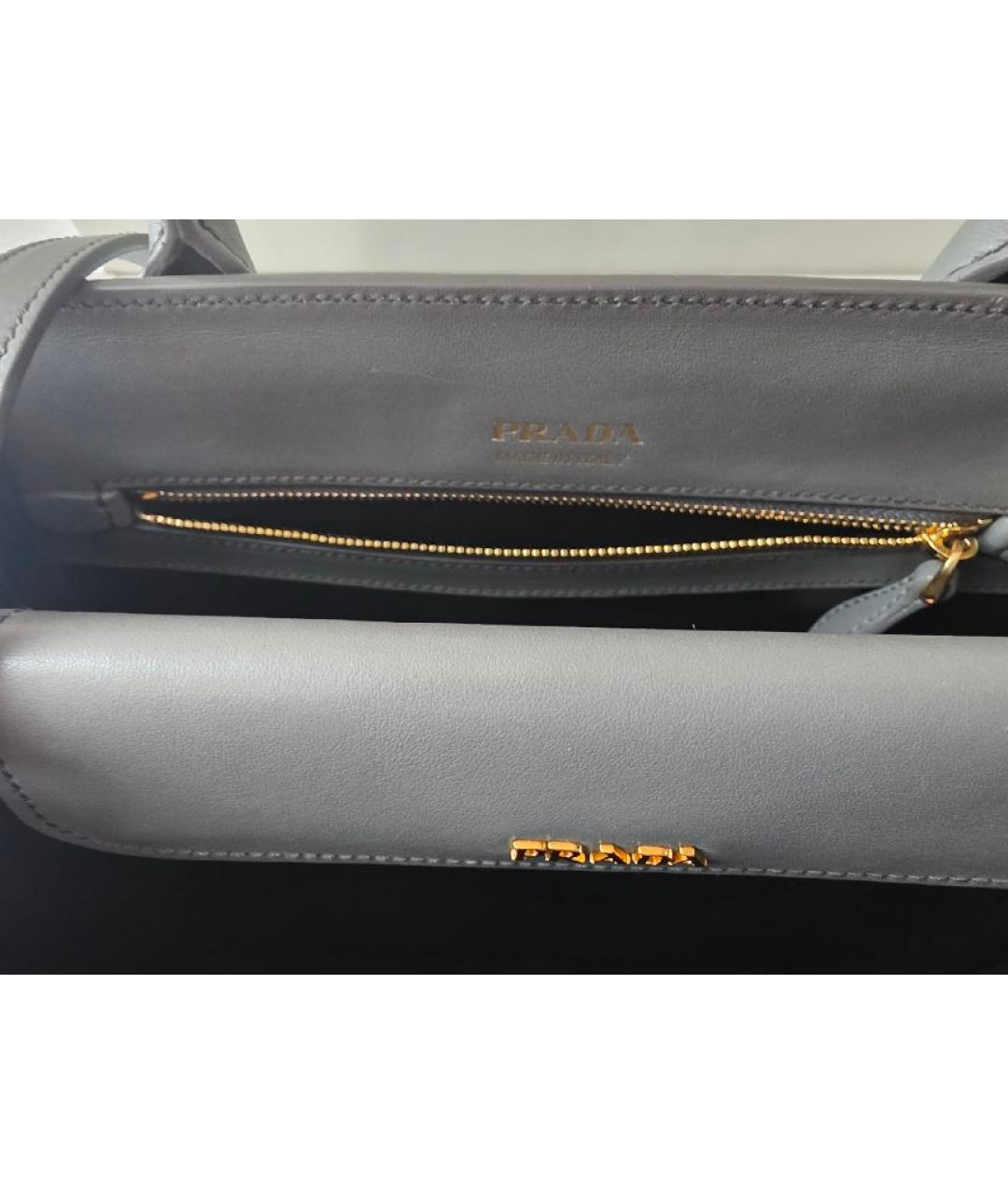 PRADA Серая кожаная сумка через плечо, фото 4