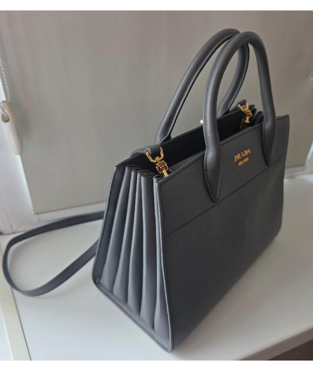 PRADA Серая кожаная сумка через плечо, фото 2