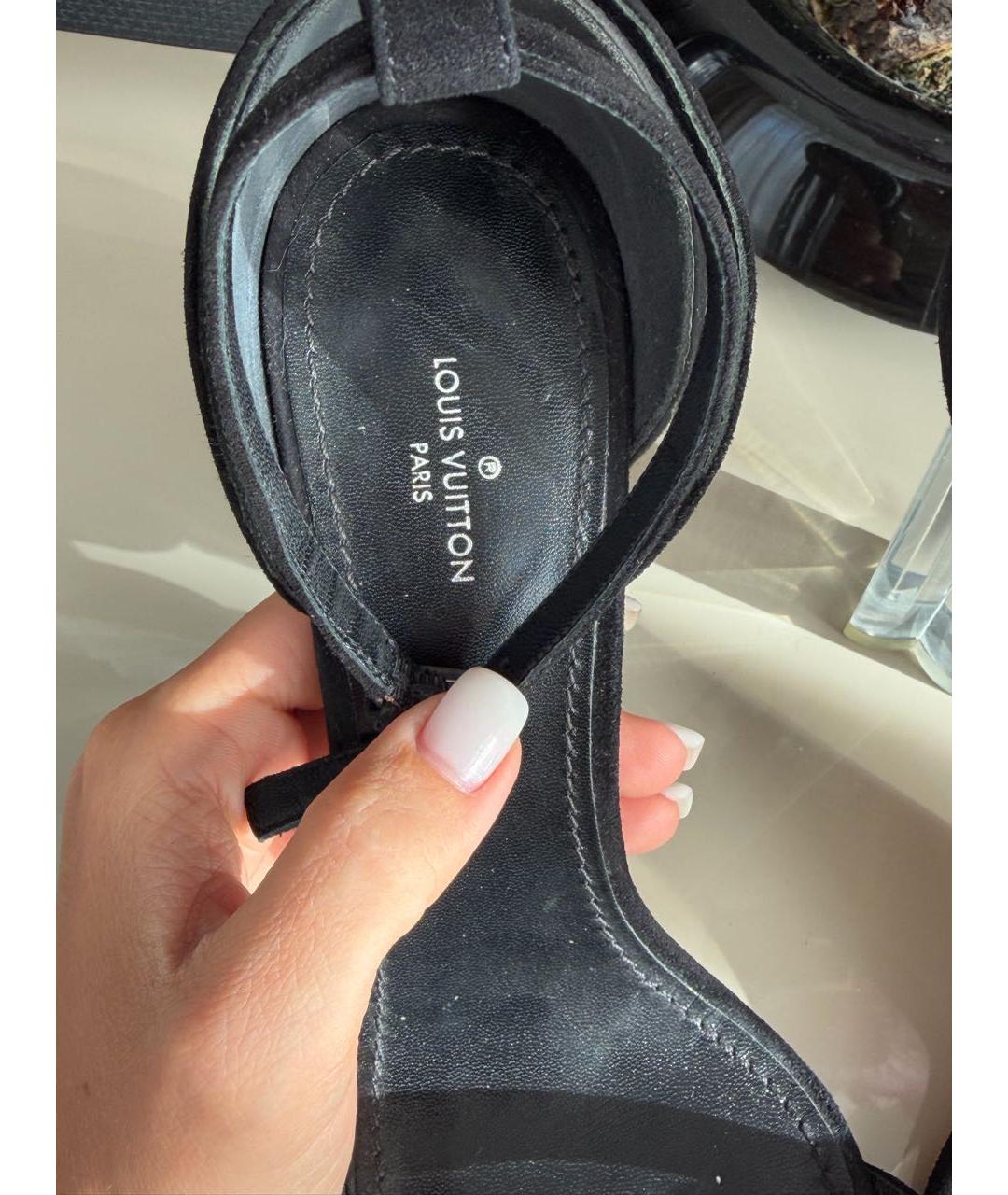 LOUIS VUITTON Черные замшевые босоножки, фото 4
