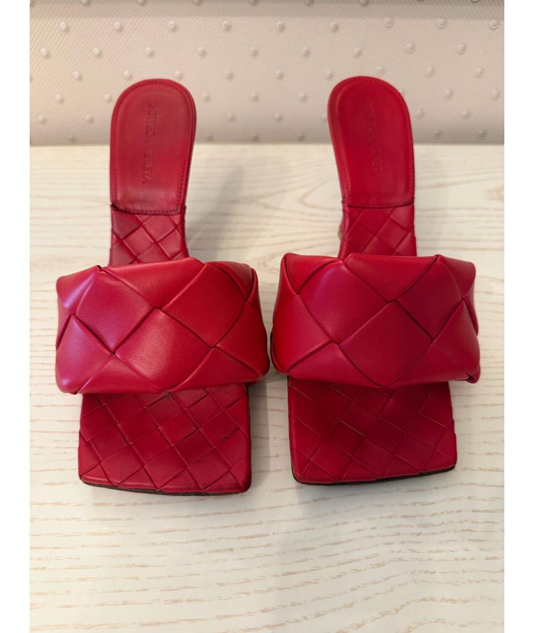 BOTTEGA VENETA Красные кожаные босоножки, фото 2