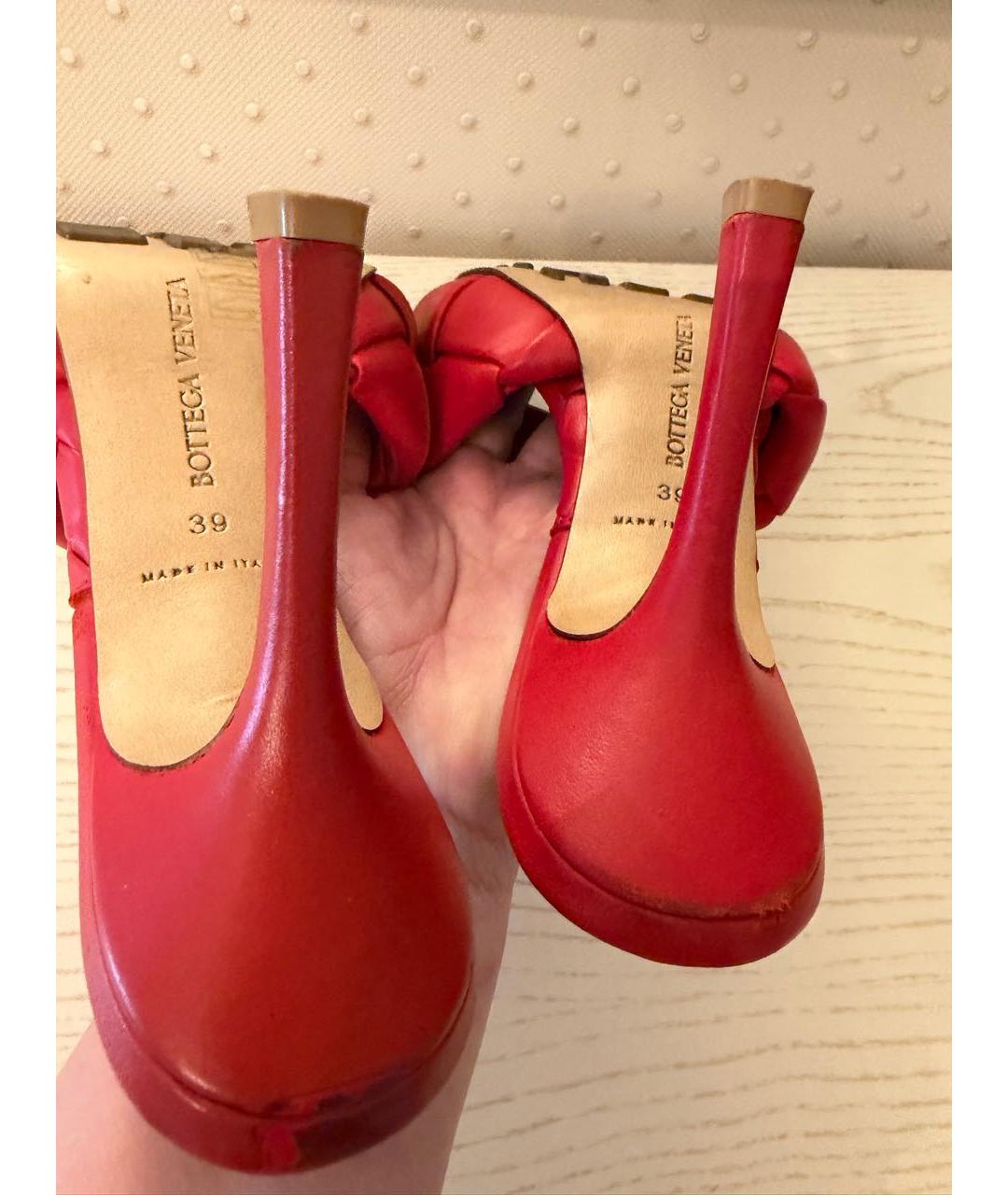 BOTTEGA VENETA Красные кожаные босоножки, фото 6