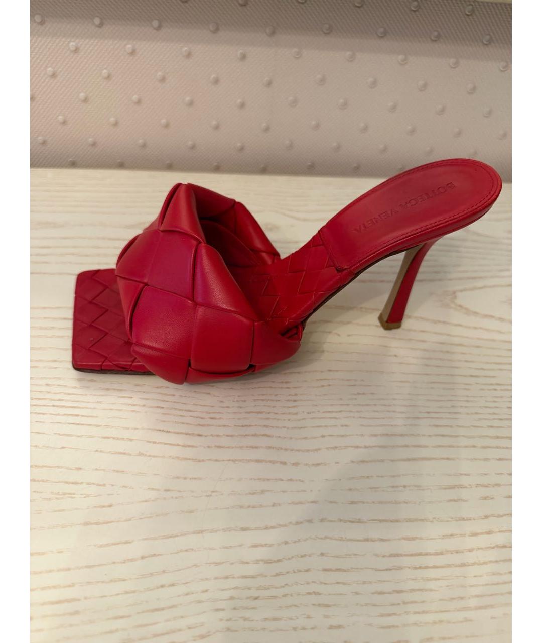 BOTTEGA VENETA Красные кожаные босоножки, фото 9