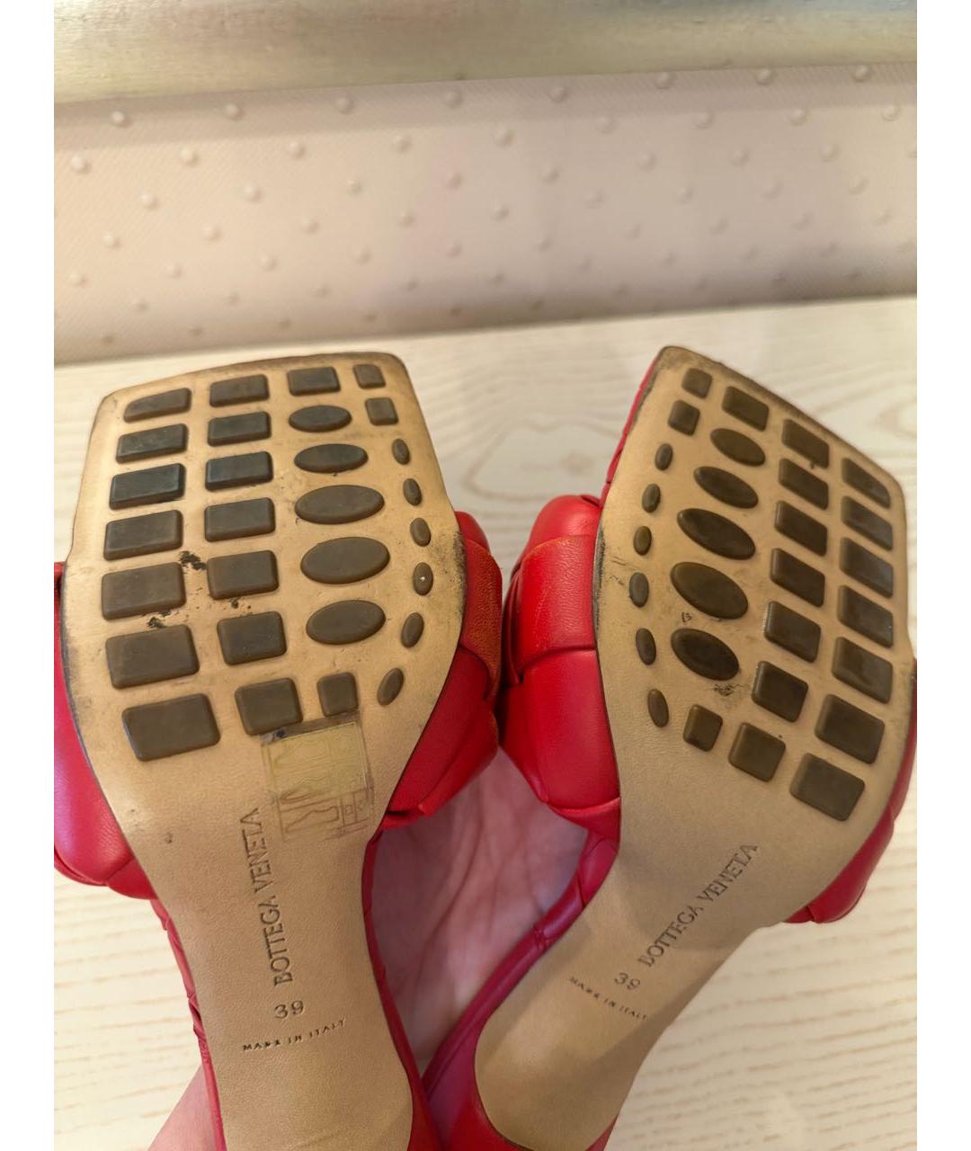 BOTTEGA VENETA Красные кожаные босоножки, фото 5