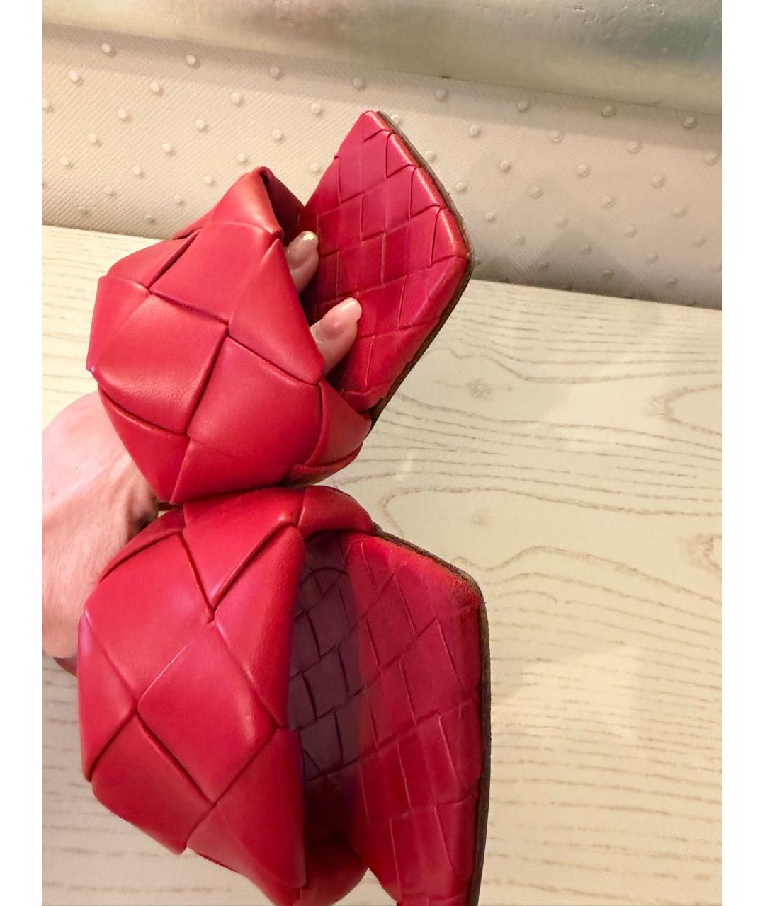 BOTTEGA VENETA Красные кожаные босоножки, фото 4