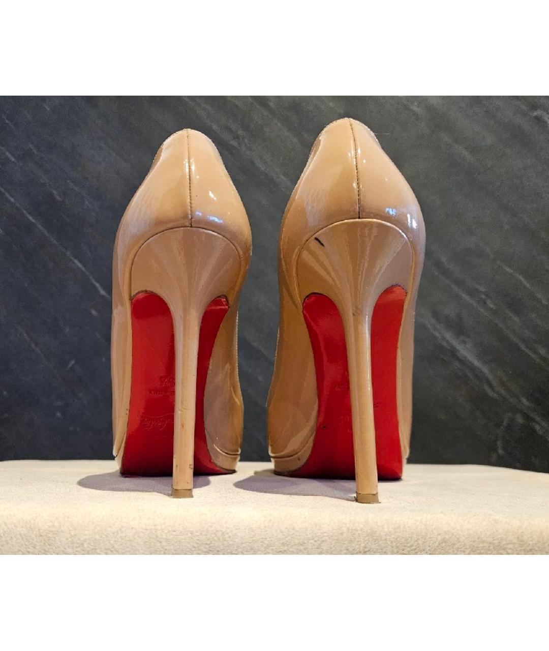 CHRISTIAN LOUBOUTIN Белые туфли из лакированной кожи, фото 3