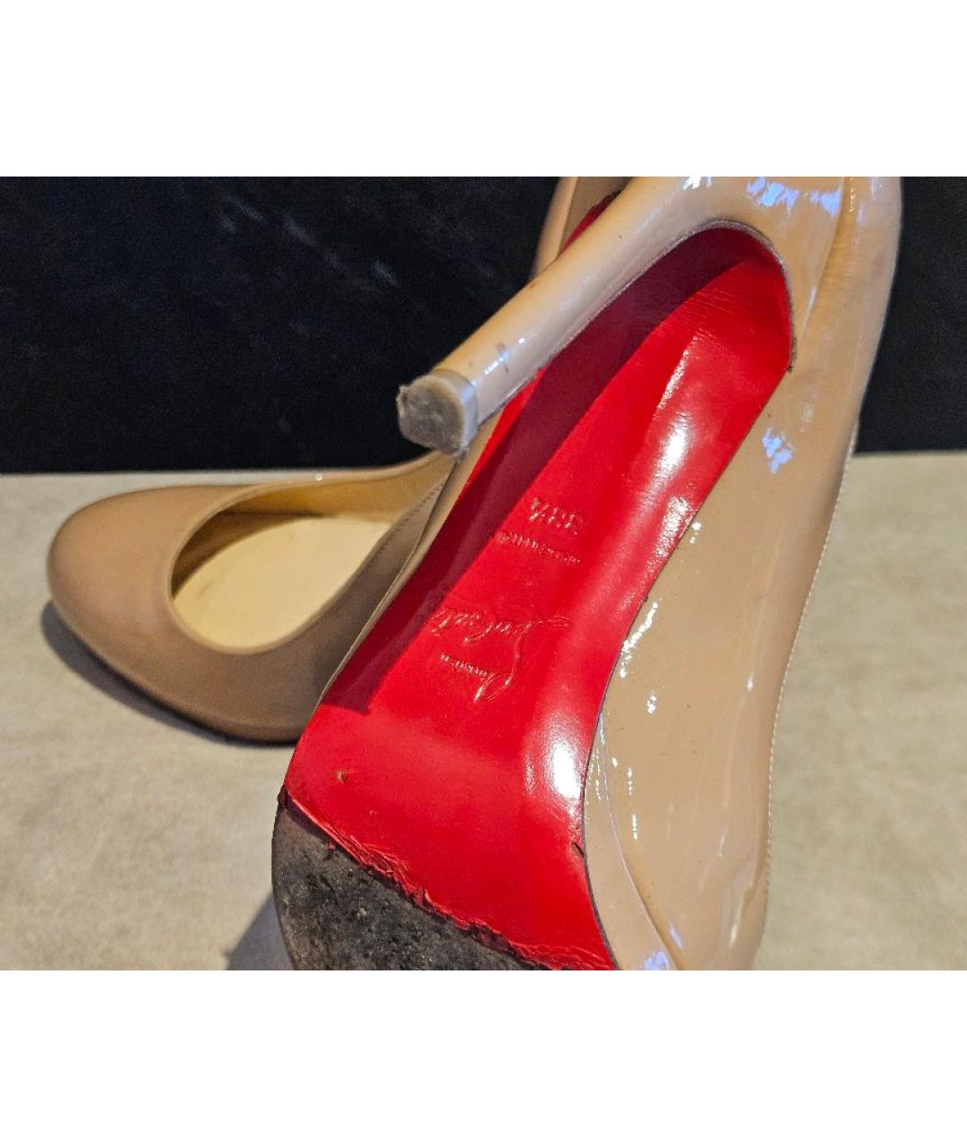 CHRISTIAN LOUBOUTIN Белые туфли из лакированной кожи, фото 4