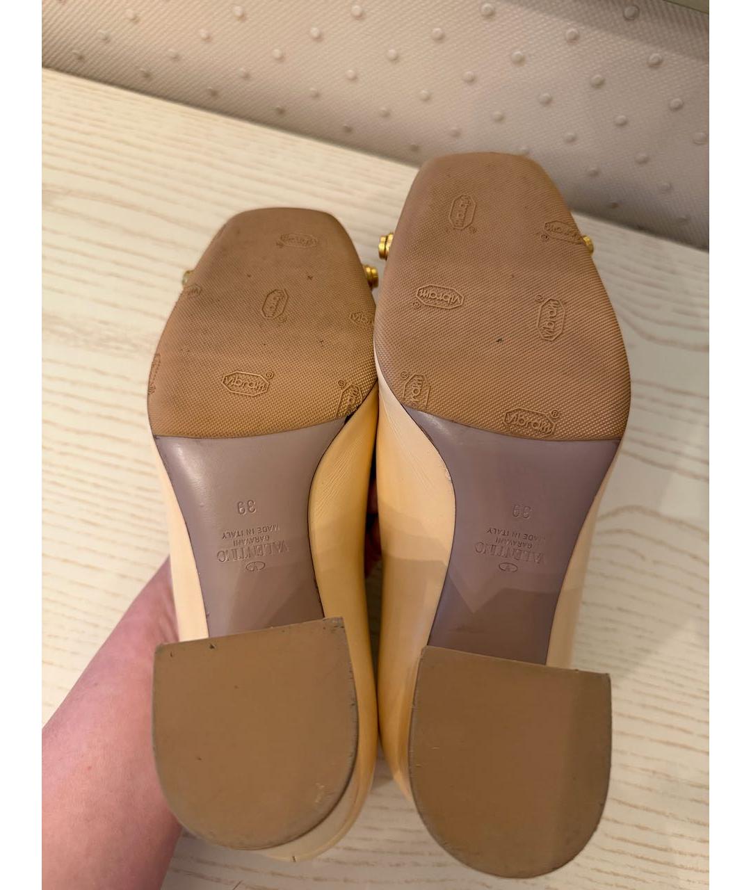 VALENTINO Бежевые кожаные туфли, фото 4