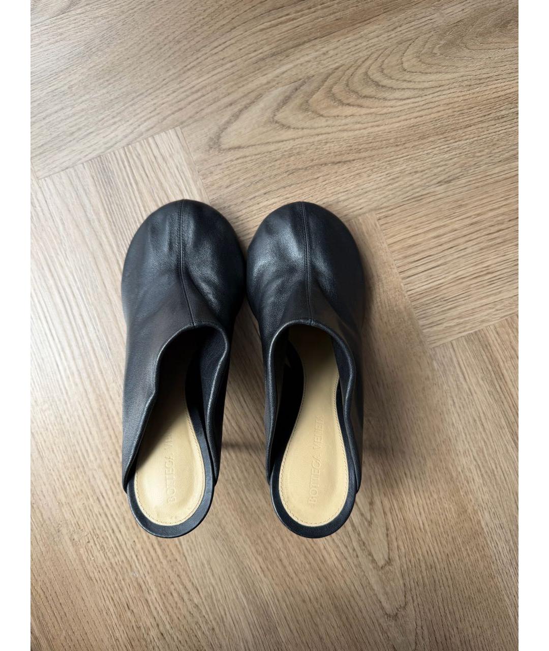 BOTTEGA VENETA Черные кожаные мюли, фото 3