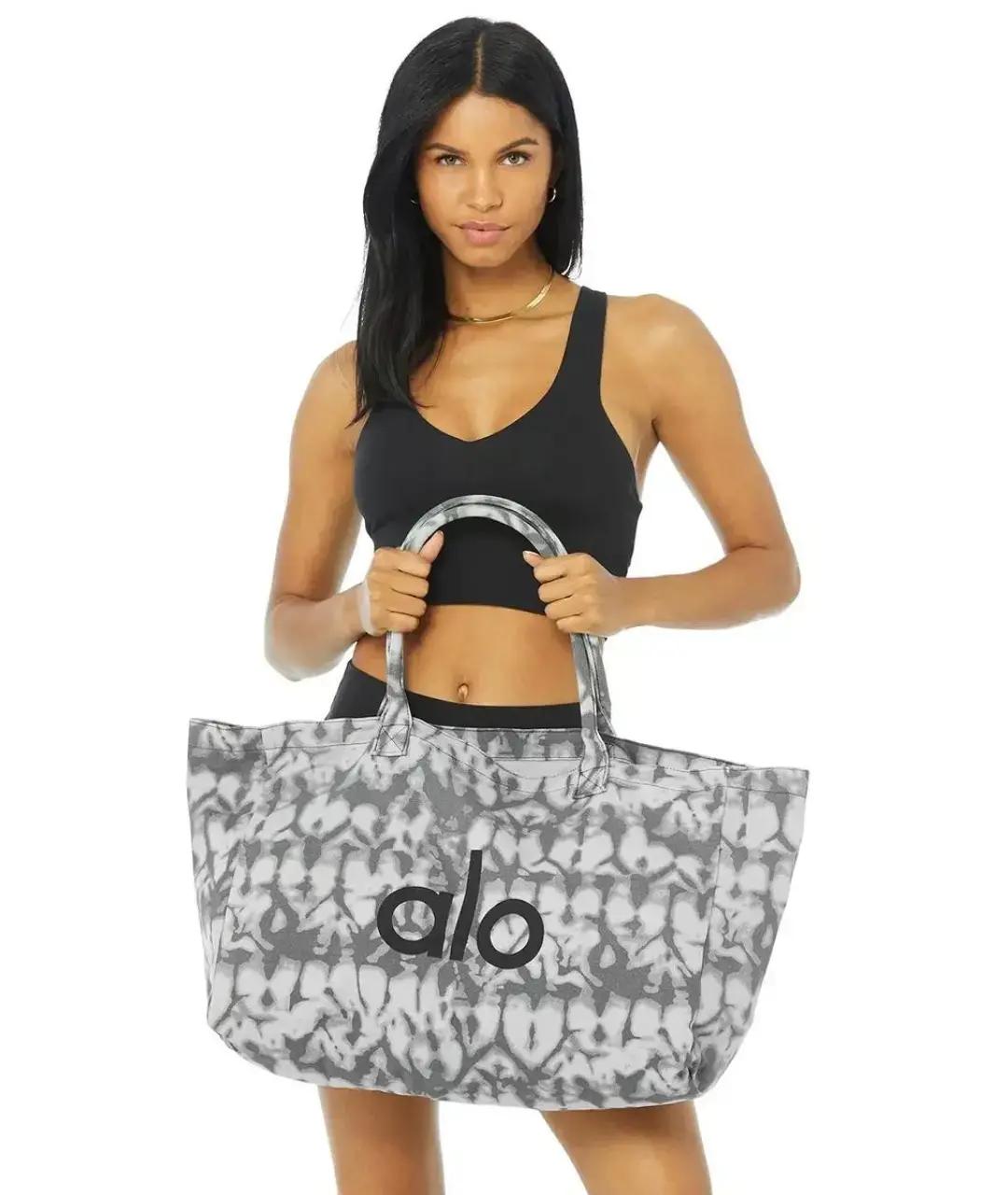 ALO YOGA Серая тканевая дорожная/спортивная сумка, фото 4