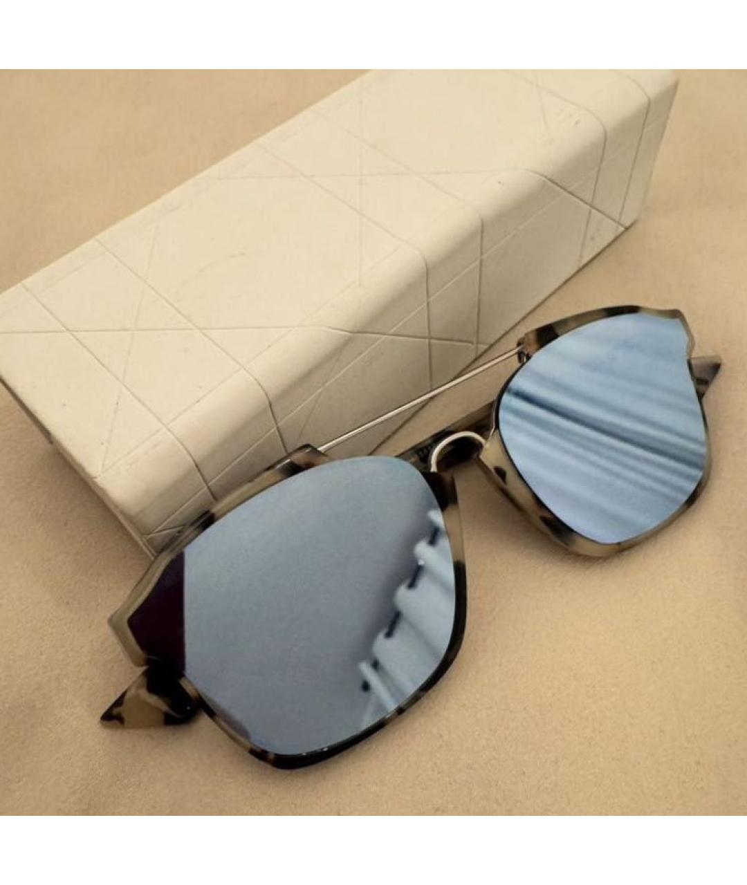 CHRISTIAN DIOR Серые пластиковые солнцезащитные очки, фото 2
