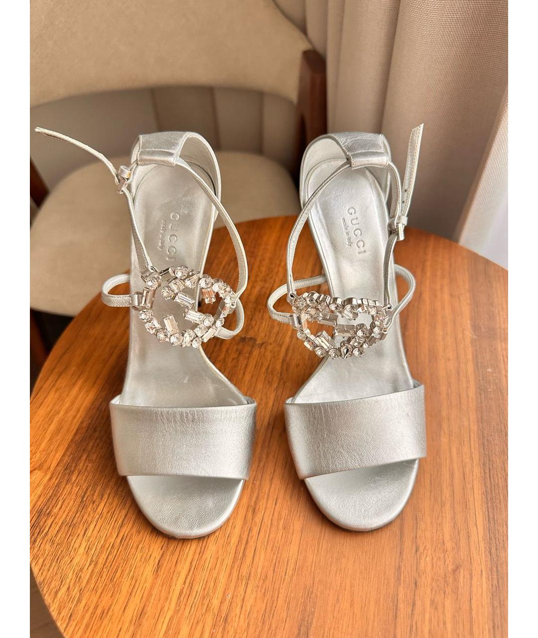 GUCCI Серебряные кожаные босоножки, фото 2
