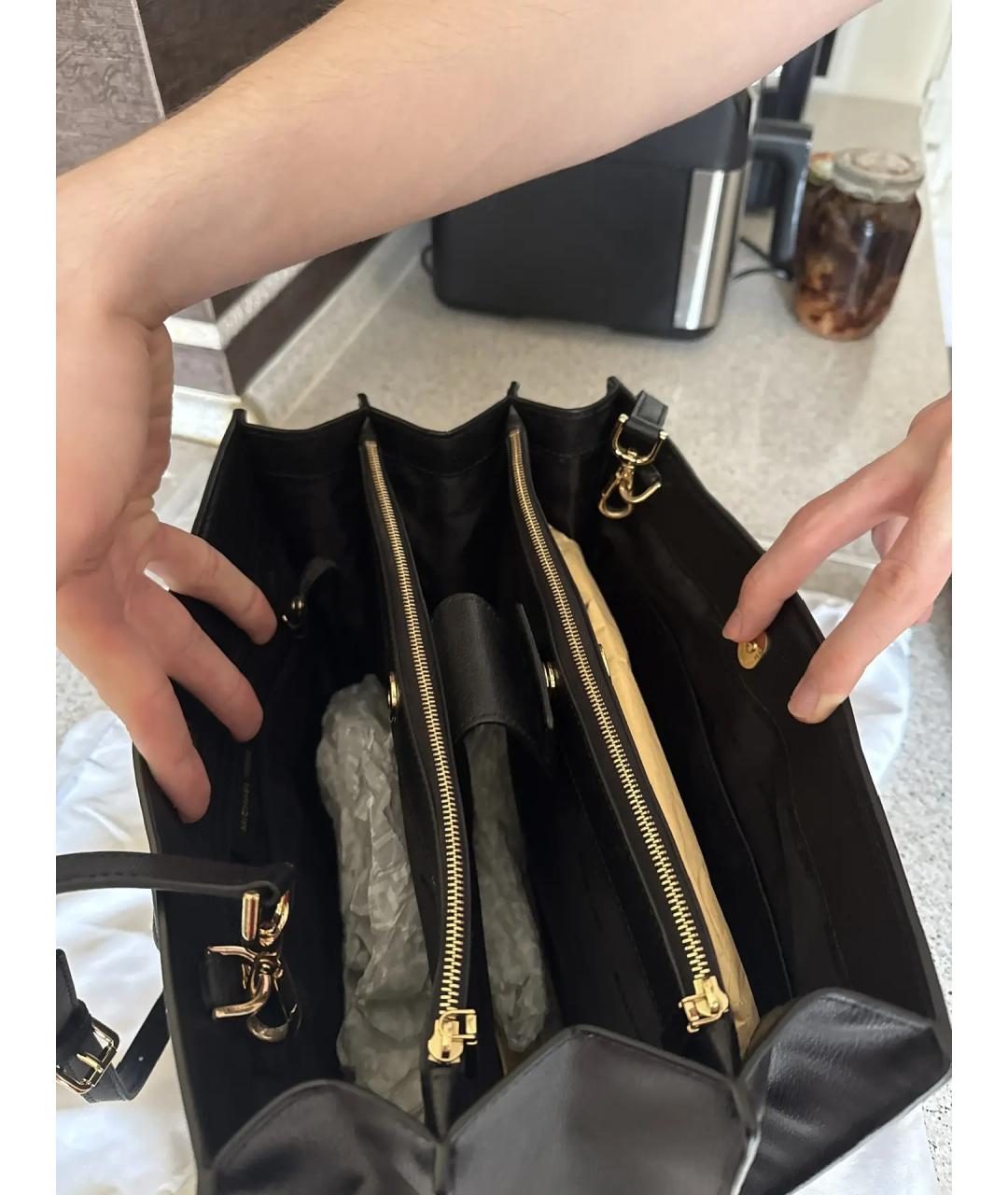 MICHAEL KORS Черная кожаная сумка с короткими ручками, фото 4