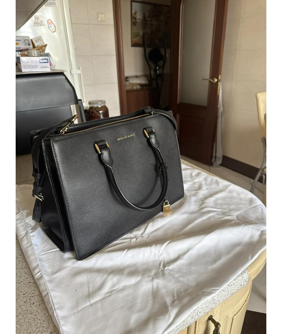 MICHAEL KORS Черная кожаная сумка с короткими ручками, фото 6