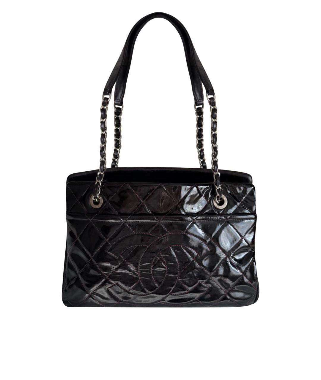 CHANEL Черная сумка с короткими ручками из лакированной кожи, фото 1