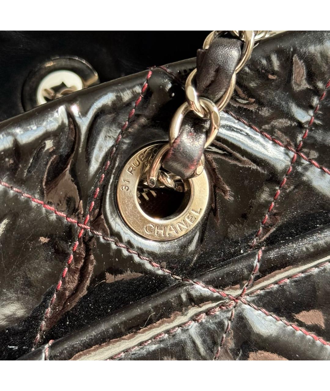 CHANEL Черная сумка с короткими ручками из лакированной кожи, фото 5