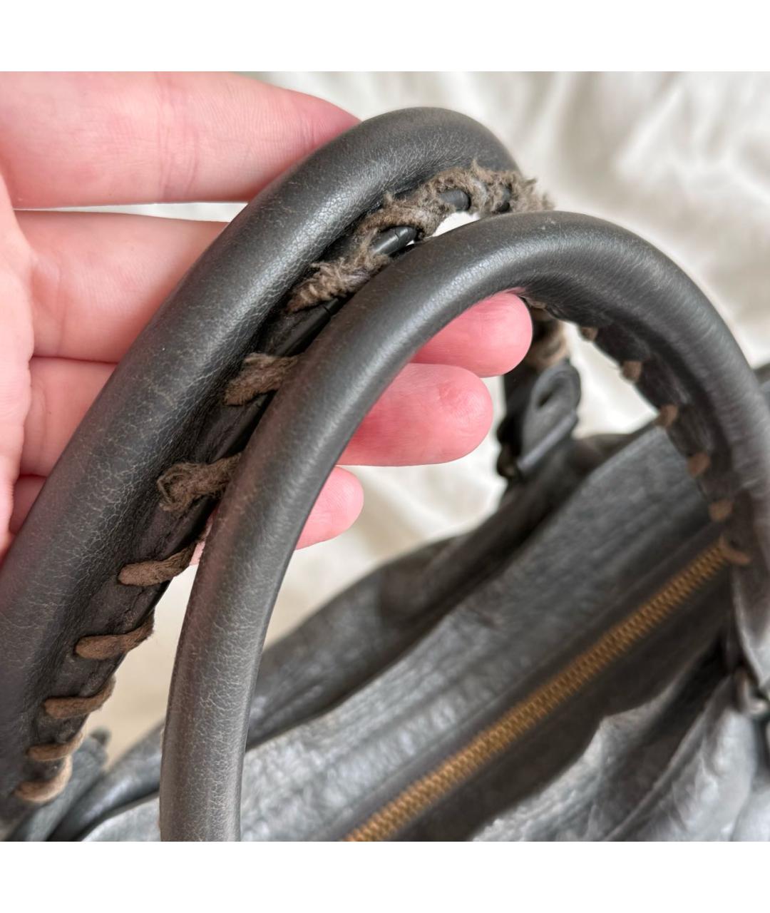 BALENCIAGA Антрацитовая кожаная сумка с короткими ручками, фото 3