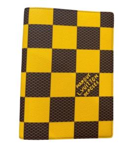 LOUIS VUITTON Обложка/футляр