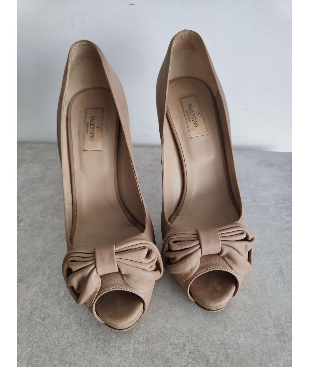 VALENTINO Бежевые кожаные туфли, фото 2