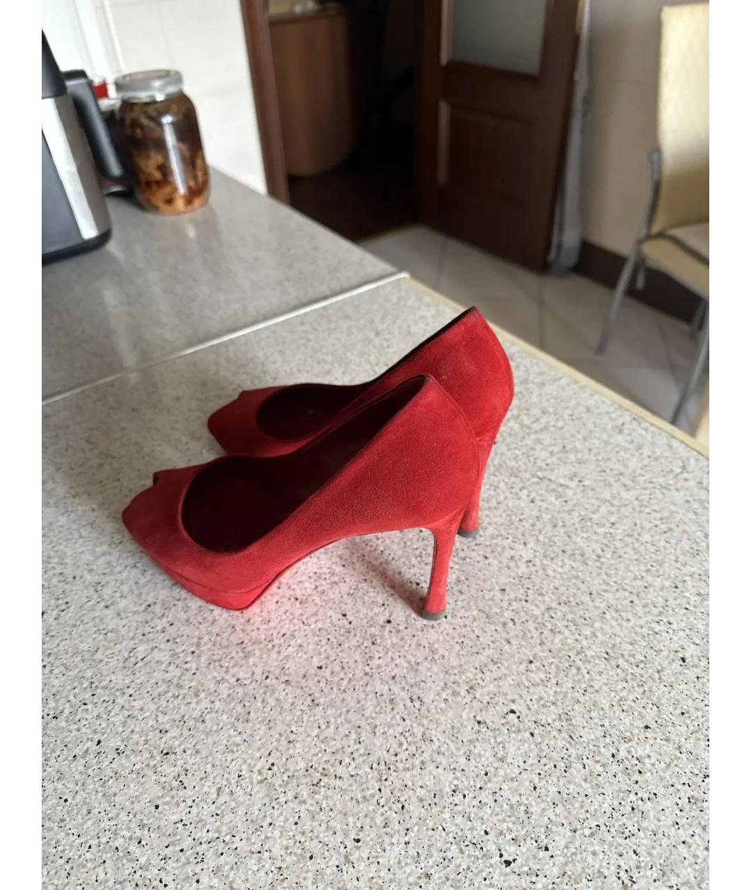 SAINT LAURENT Красные замшевые туфли, фото 3