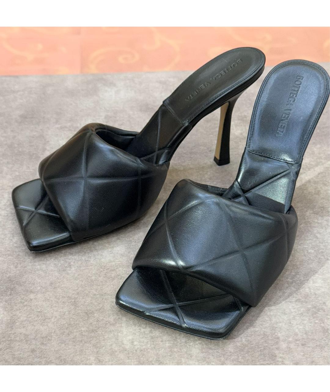 BOTTEGA VENETA Черные кожаные мюли, фото 3