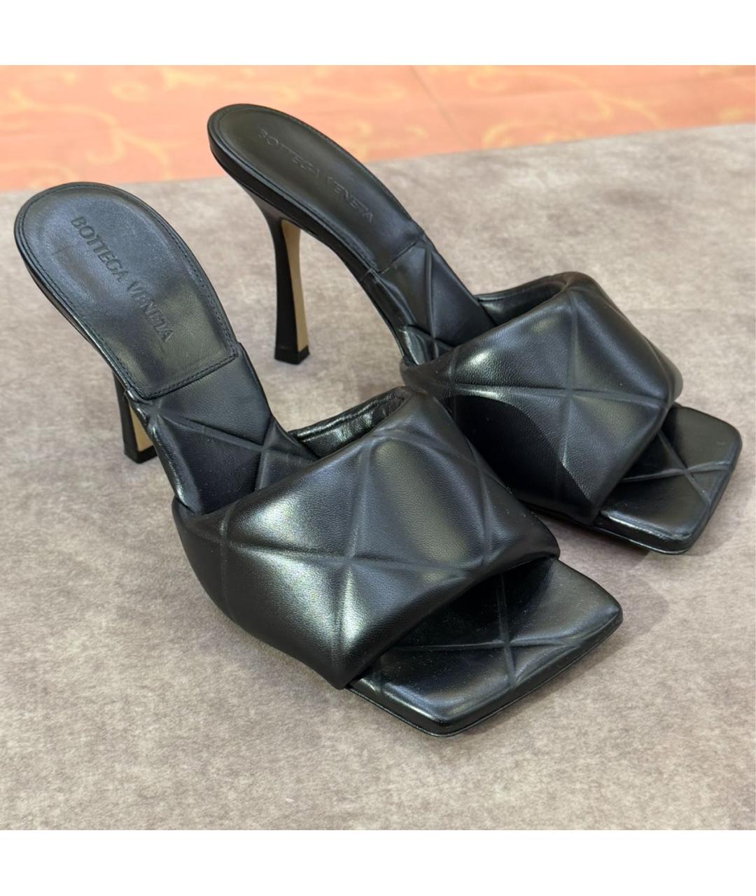 BOTTEGA VENETA Черные кожаные мюли, фото 2