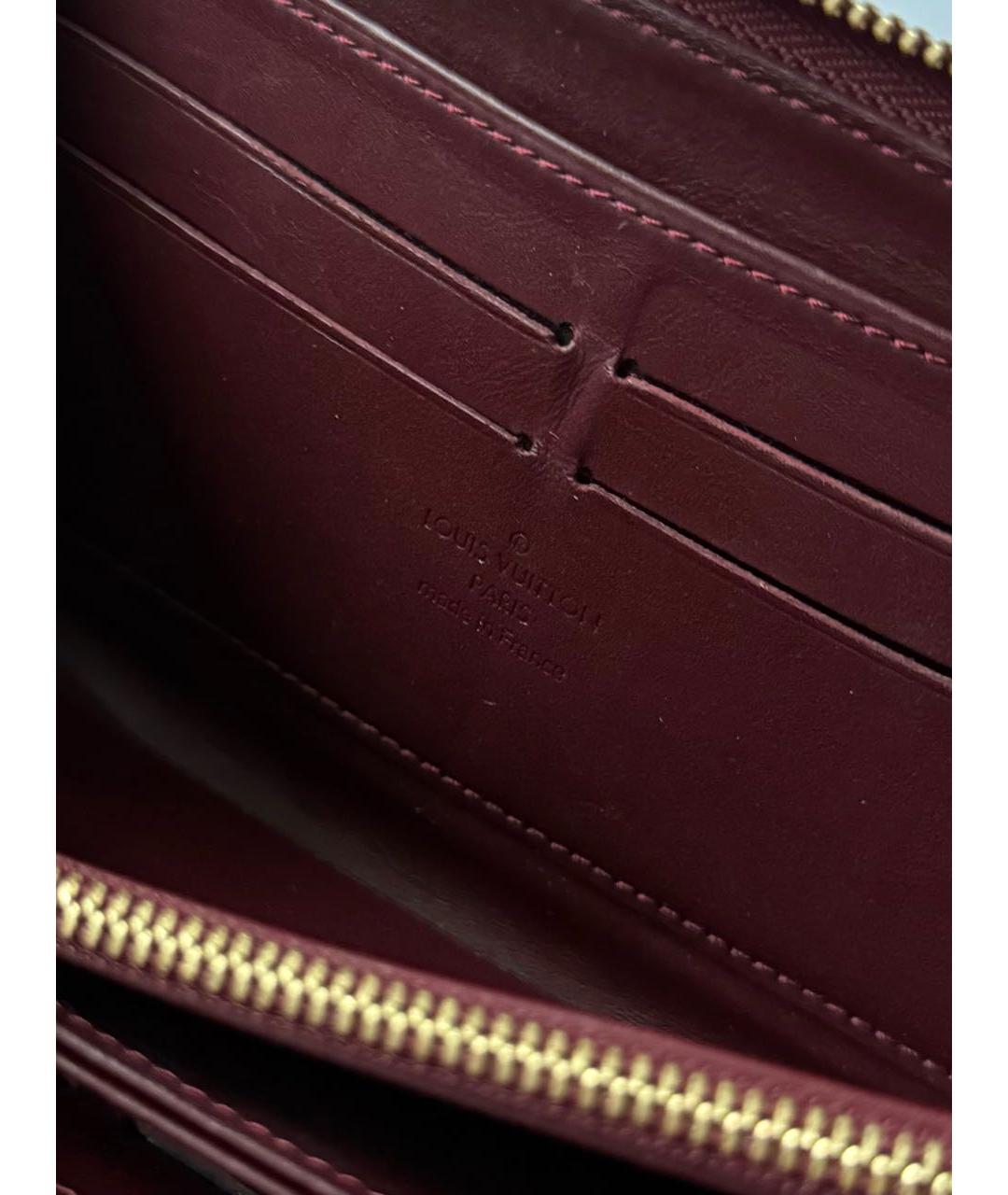 LOUIS VUITTON Бордовый кошелек из лакированной кожи, фото 4