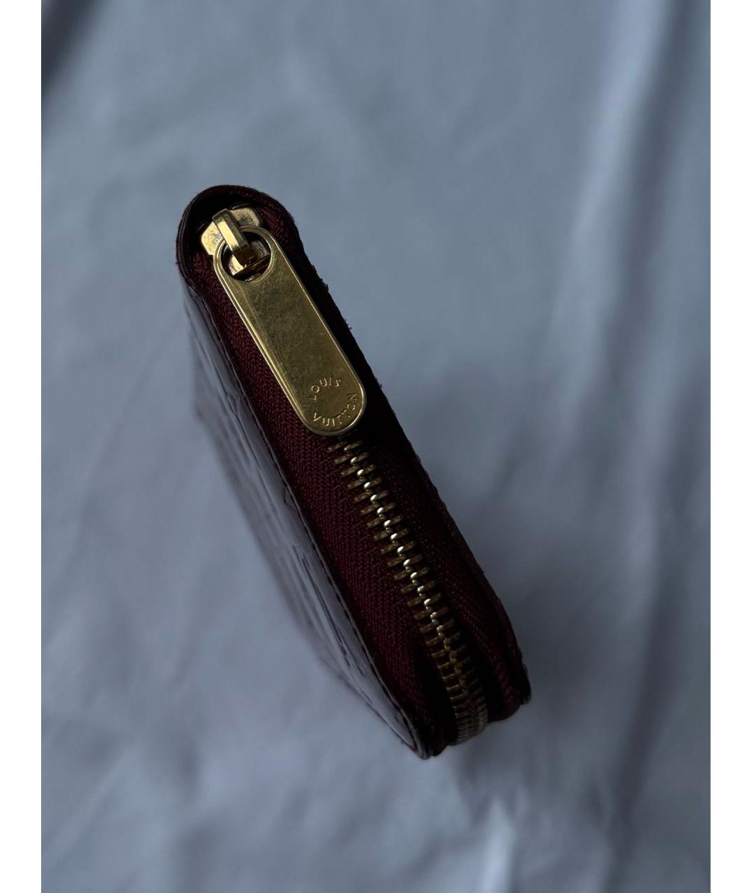 LOUIS VUITTON Бордовый кошелек из лакированной кожи, фото 3