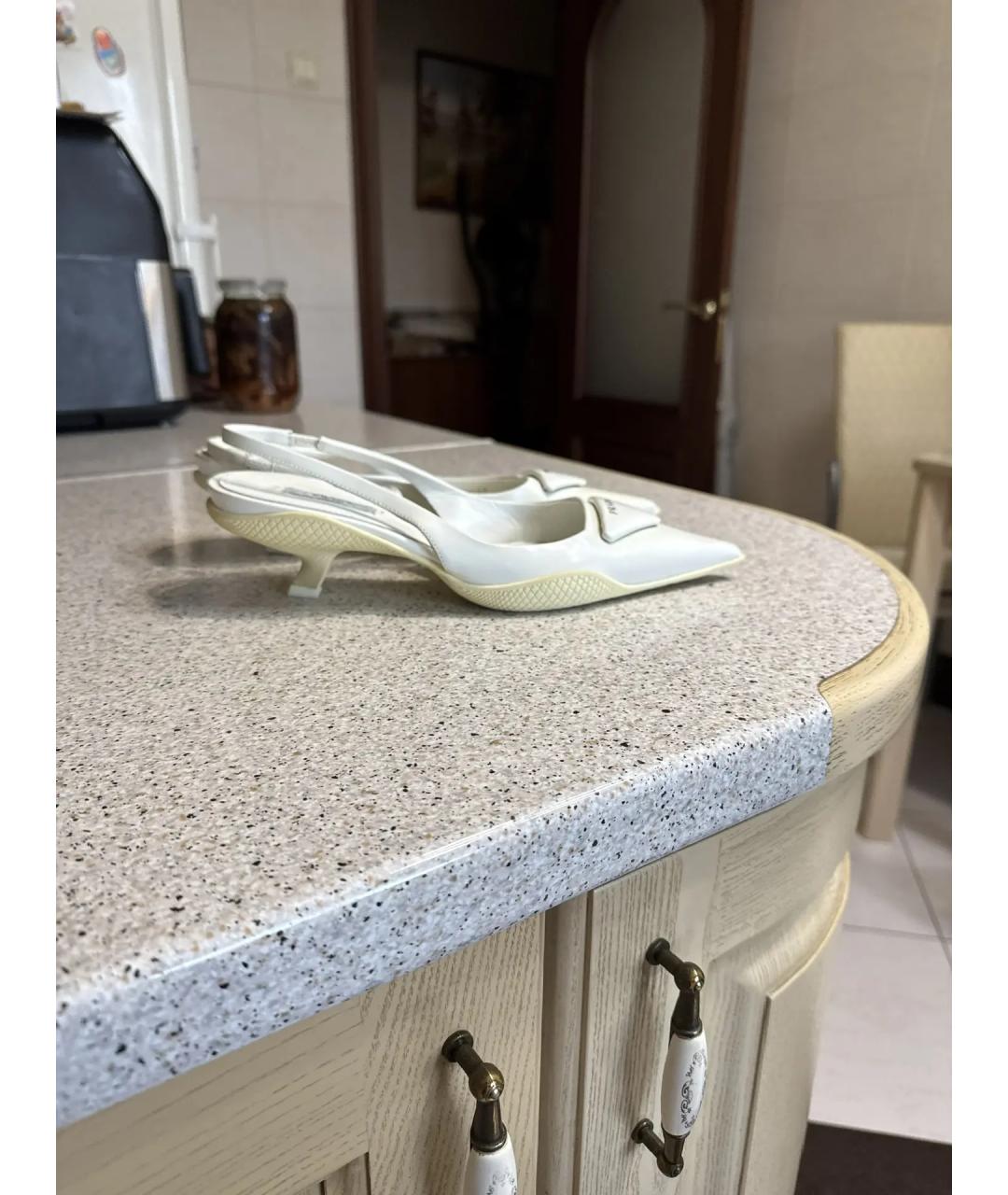 PRADA Белые кожаные босоножки, фото 4