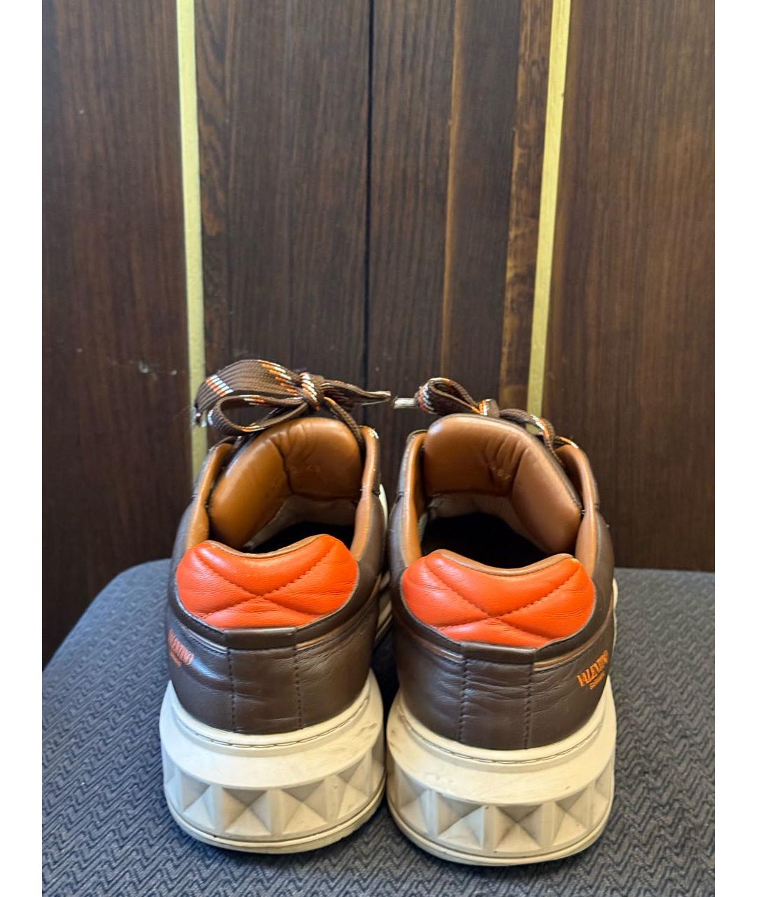 VALENTINO Коричневые кожаные низкие кроссовки / кеды, фото 4