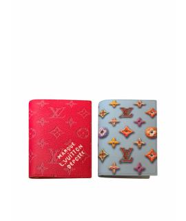 LOUIS VUITTON Обложка/футляр