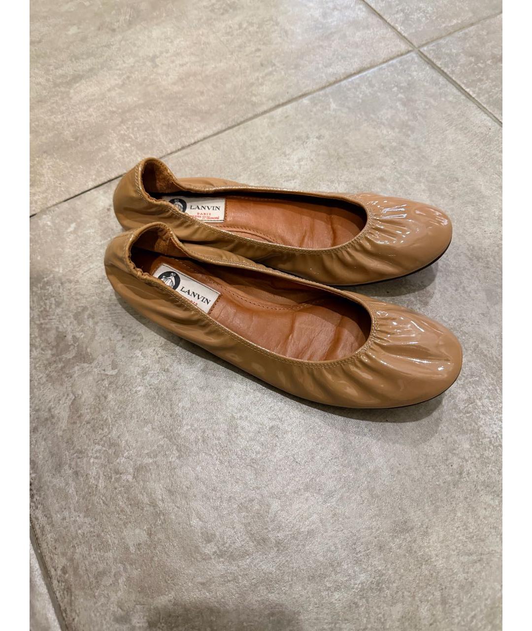 LANVIN Бежевые балетки из лакированной кожи, фото 2