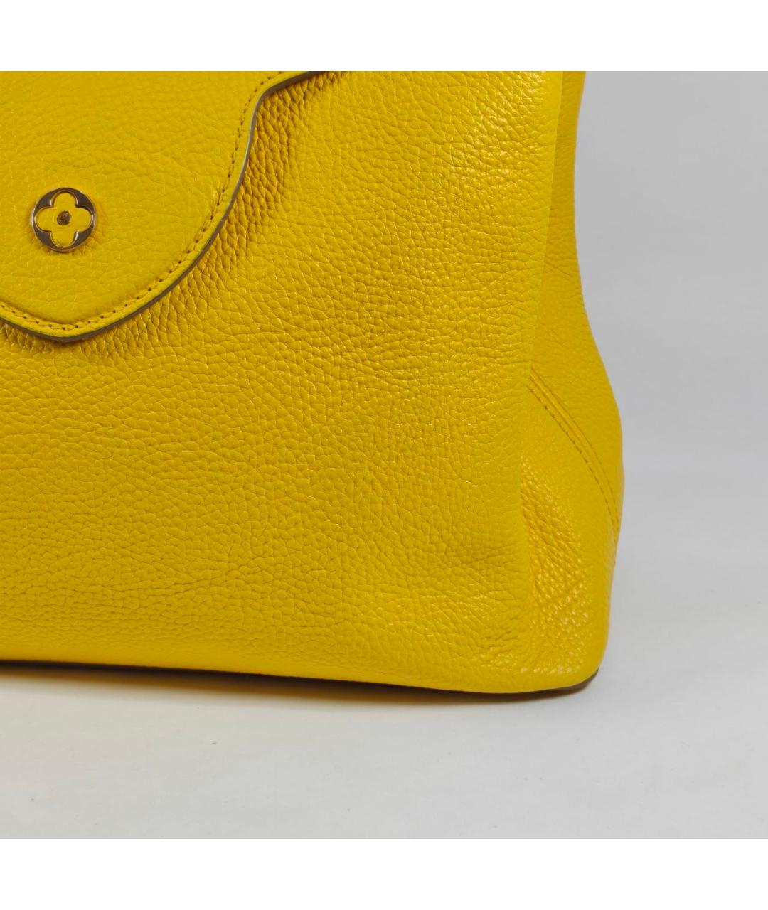 LOUIS VUITTON Желтая кожаная сумка с короткими ручками, фото 4